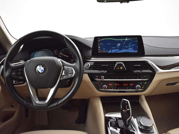 BMW 520i Touring Luxury Line 135 kW image number 16