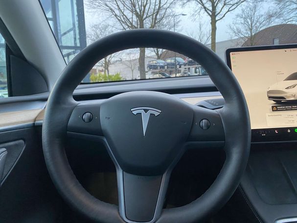 Tesla Model Y Long Range AWD 378 kW image number 15