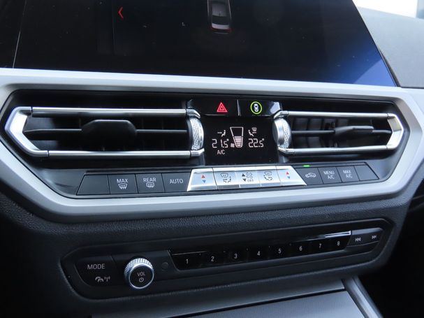 BMW 320i 135 kW image number 21