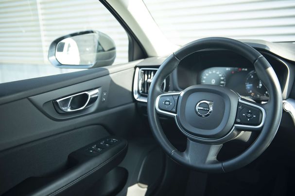 Volvo V60 D4 Momentum 140 kW image number 2