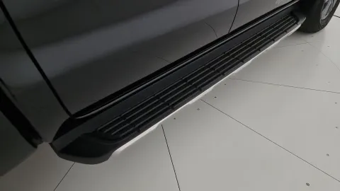 Car image 32