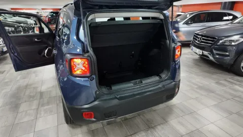 Car image 37