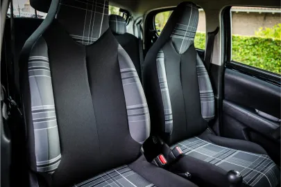 Car image 27
