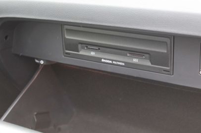 Car image 37