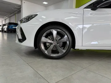 Car image 34