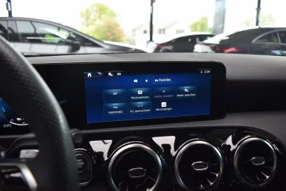 Car image 27