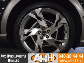 Car image 30