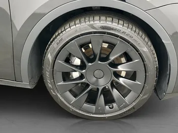Car image 34
