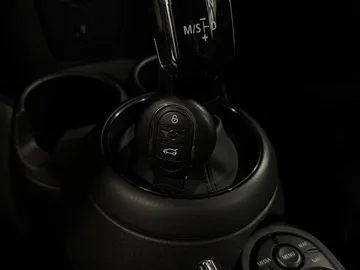 Car image 36