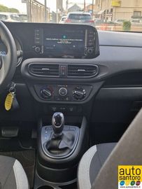 Car image 30