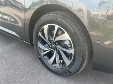 Car image 28