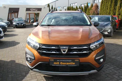 Car image 3