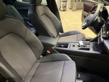Car image 32