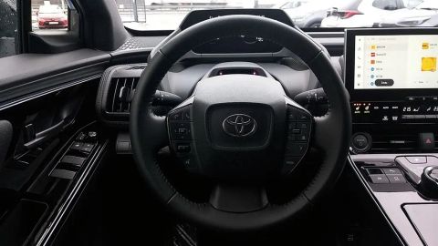 Car image 15