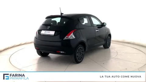 Car image 4