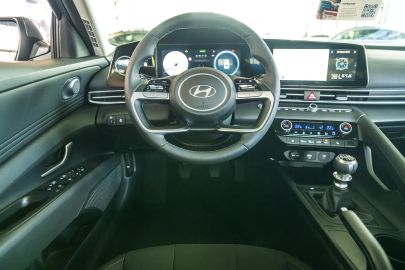 Car image 30