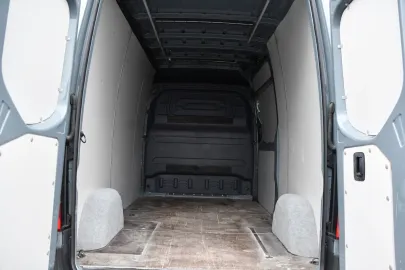Car image 34