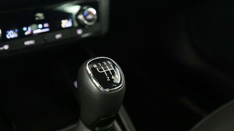 Car image 30