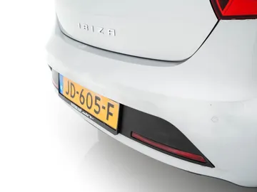 Car image 30