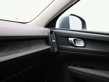 Car image 32