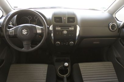 Car image 7