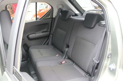 Car image 12