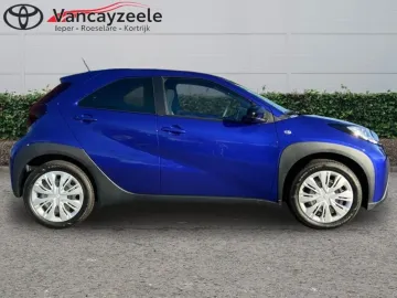 Car image 3