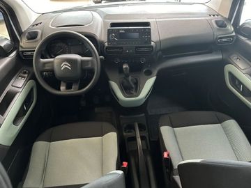 Car image 12