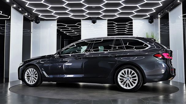 BMW 520d Touring Luxury Line 140 kW image number 2