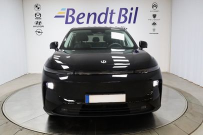 Car image 3