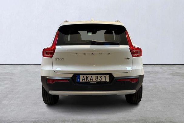 Volvo XC40 T4 AWD Momentum 141 kW image number 3