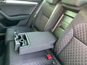 Car image 40