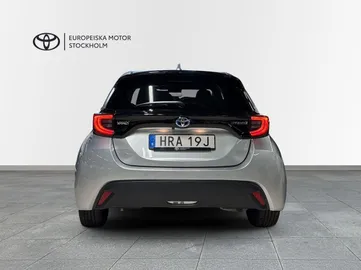 Car image 3
