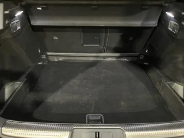 Car image 32