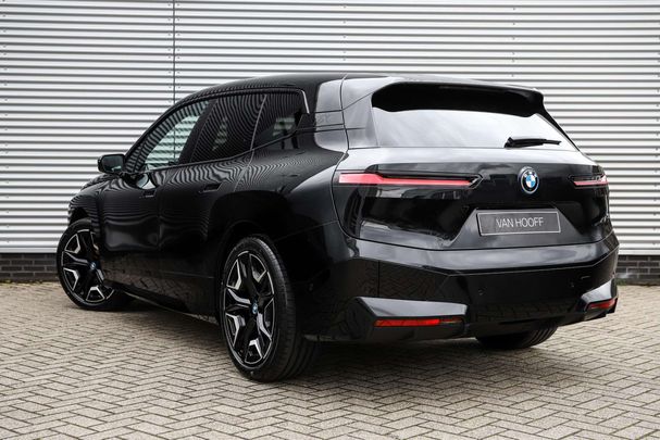 BMW iX xDrive40 240 kW image number 2