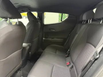 Car image 26