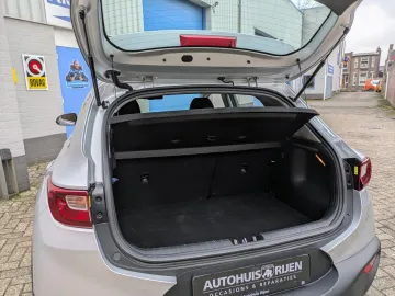 Car image 28