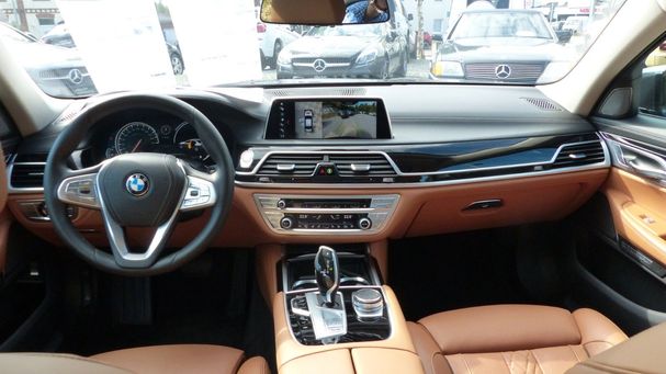 BMW 740i 240 kW image number 12