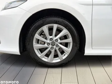 Car image 20