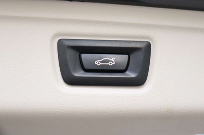 Car image 37