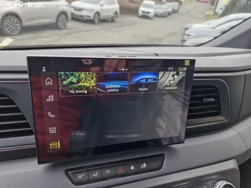 Car image 13