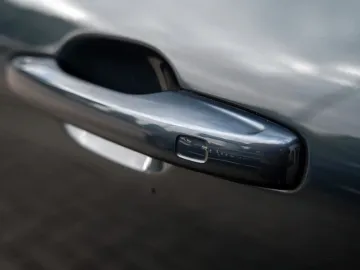 Car image 32