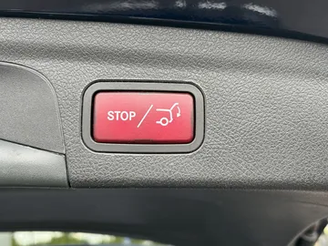 Car image 32