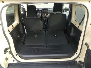 Car image 32