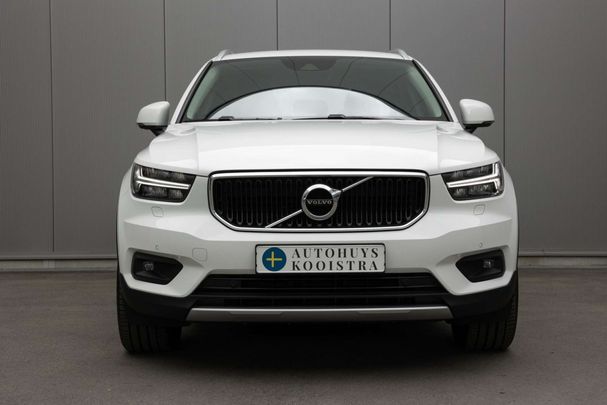 Volvo XC40 B4 Momentum 145 kW image number 3