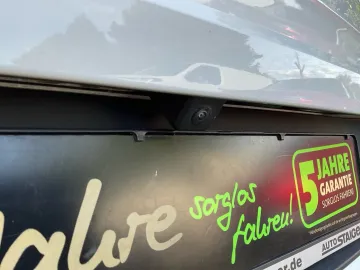 Car image 30