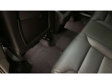 Car image 33