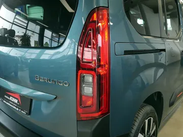 Car image 27