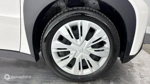 Car image 20