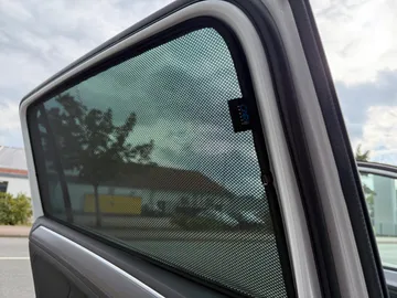 Car image 37